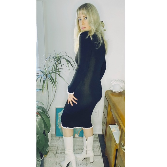 H&M Black Fitted Long Sleeved Dress with Ruffle Details - Size Medium • Body Con - Picture 2 of 3